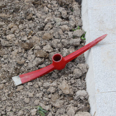pickaxe mattock garden hoe tool