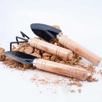 iron shovel for potted plants
