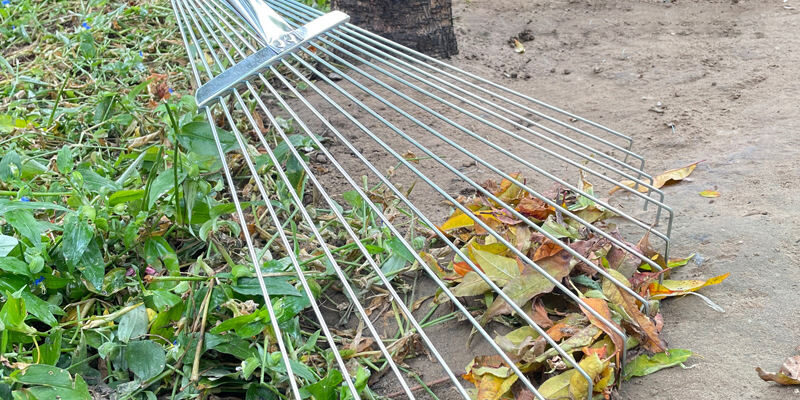 15 Teeth Gardening Hand Tools Adjustable Garden Rake (1) 15 Teeth Garden Rake for Leaf and Soil Work