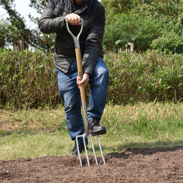D-Shaped Garden Fork with Metal and Wooden Handle (6) Industrial Grade D-Shaped Garden Fork