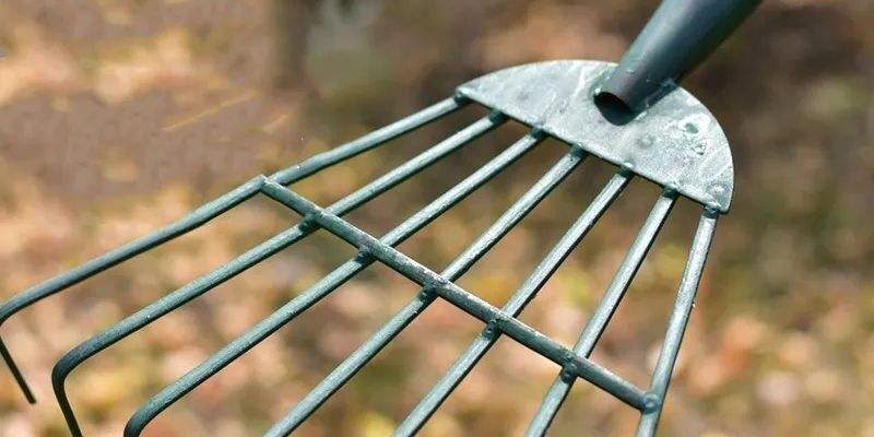 Deciduous Lawn Grass Rake Steel Rake Garden Hand Rake (1) 7-Tine Steel Garden Rake for Lawn