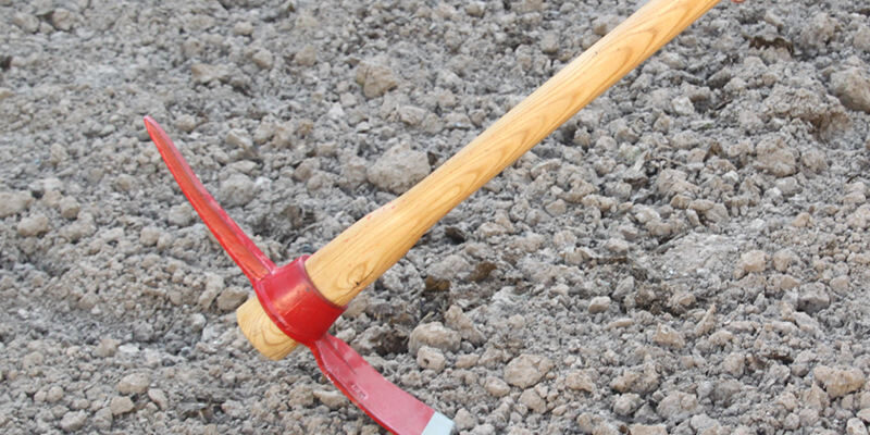 pickaxe mattock garden hoe tool