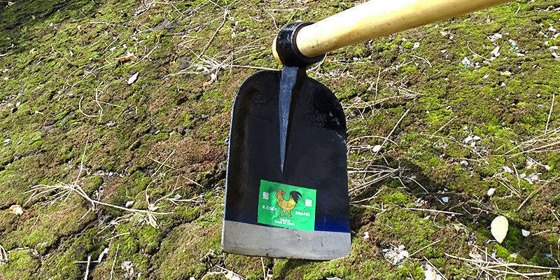 Industrial Grade Rail Steel Garden Hoe with Wooden Handle (4) Industrial grade rail steel garden hoe