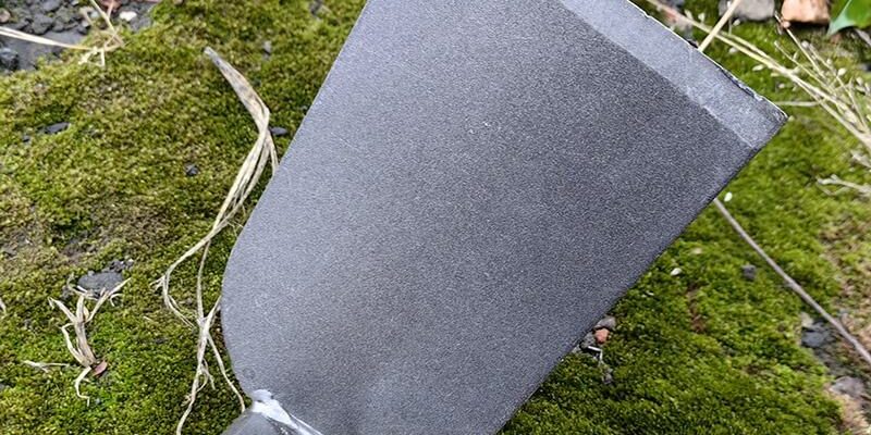 Thickened rail steel digging hoe